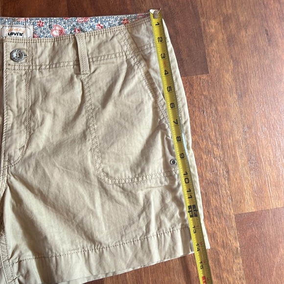 Like new khaki Levi’s - Picture 10 of 16